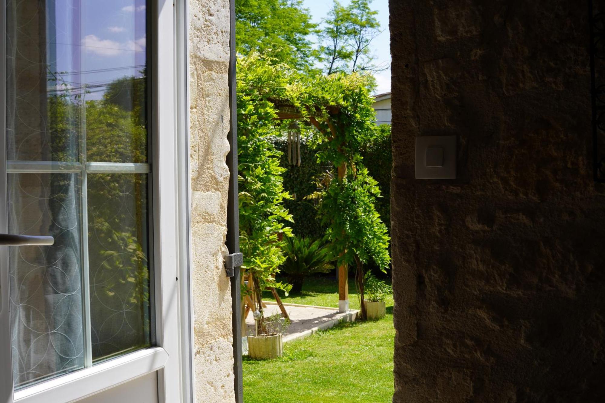 La Girondine Bed & Breakfast Galgon Екстериор снимка