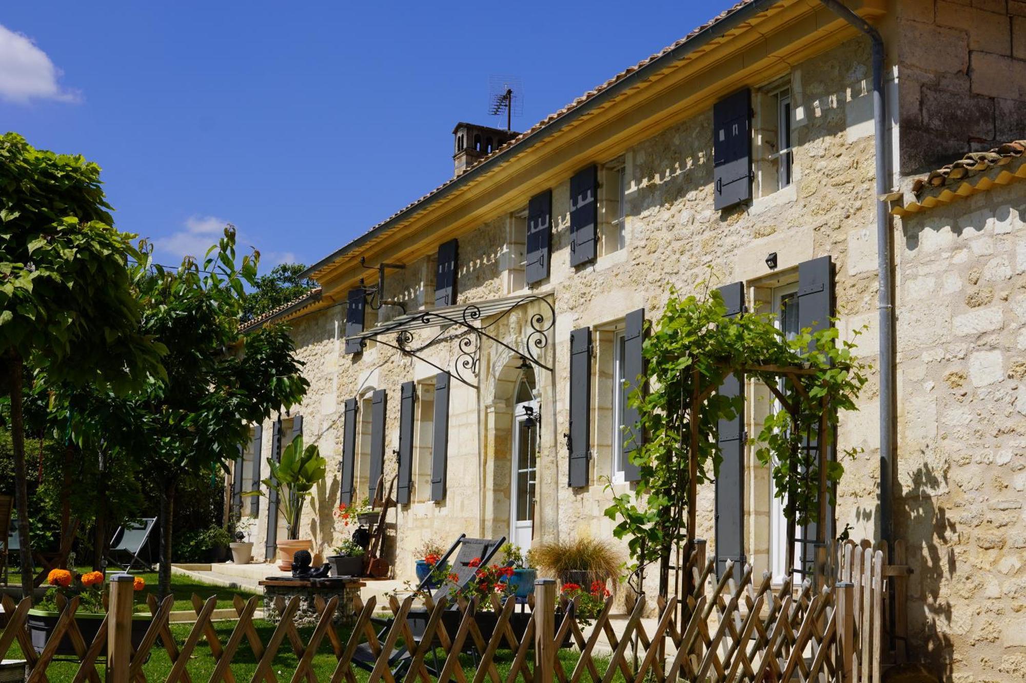 La Girondine Bed & Breakfast Galgon Екстериор снимка